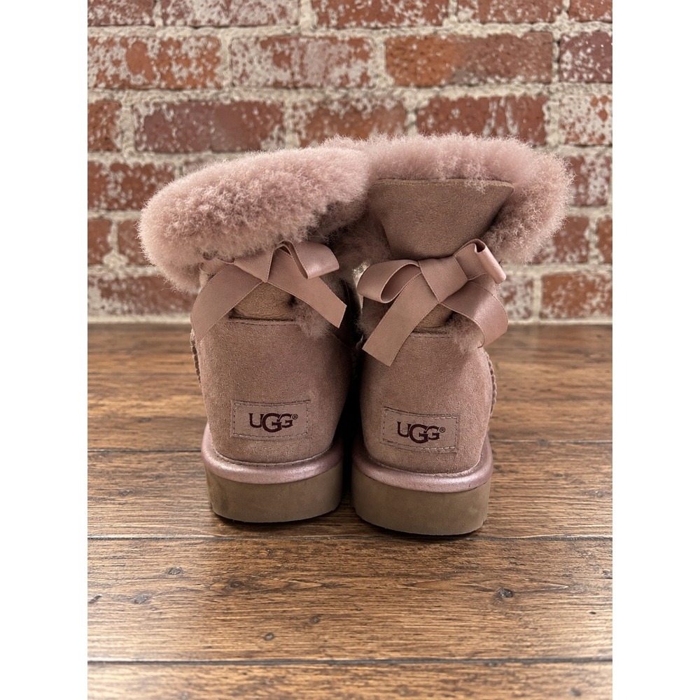 UGG Bailey Bow II Pink Suede Boots 8 Y2K 2000s Fall Coquette Apres Ski Girly